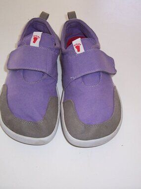 Splay Barefoot Slip-On Canvas with Velcro Closure Sixe 8.5